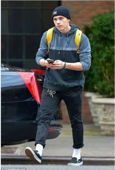 brooklyn-beckham-la-ai-vi-sao-lai-tu-mat-bo-me-a1