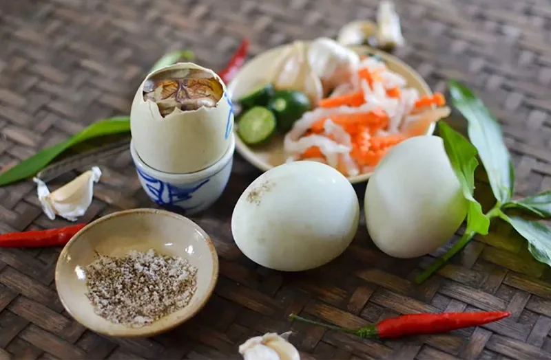 1-qua-trung-vit-lon-bao-nhieu-calo