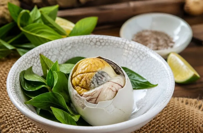 1-qua-trung-vit-lon-bao-nhieu-calo