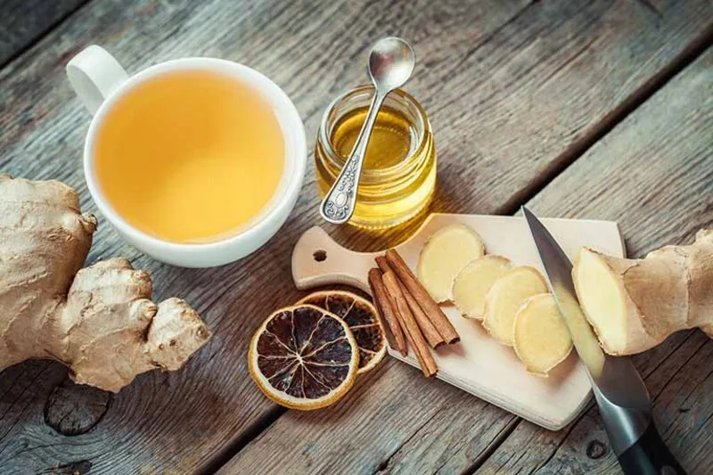 Người đau dạ dày nên chọn đồ uống ấm, dịu và uống từng ngụm nhỏ để tránh làm bụng khó chịu hơn.