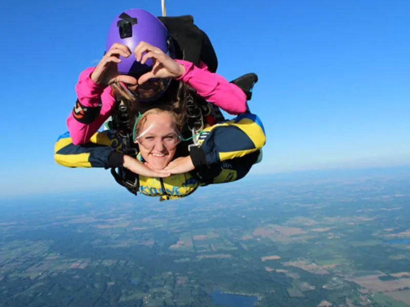 skydiving la gi kham pha mon the thao nhay du day cam xuc