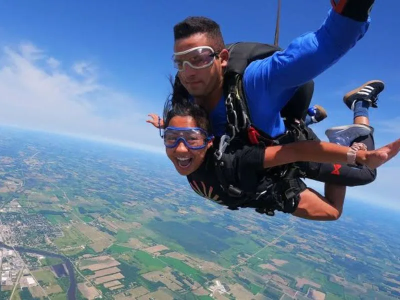 skydiving la gi kham pha mon the thao nhay du day cam xuc