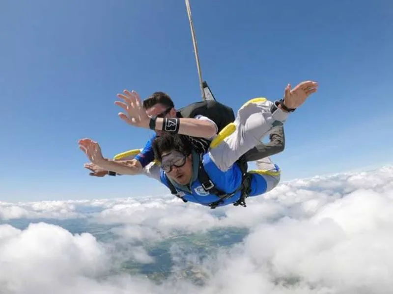 skydiving la gi kham pha mon the thao nhay du day cam xuc